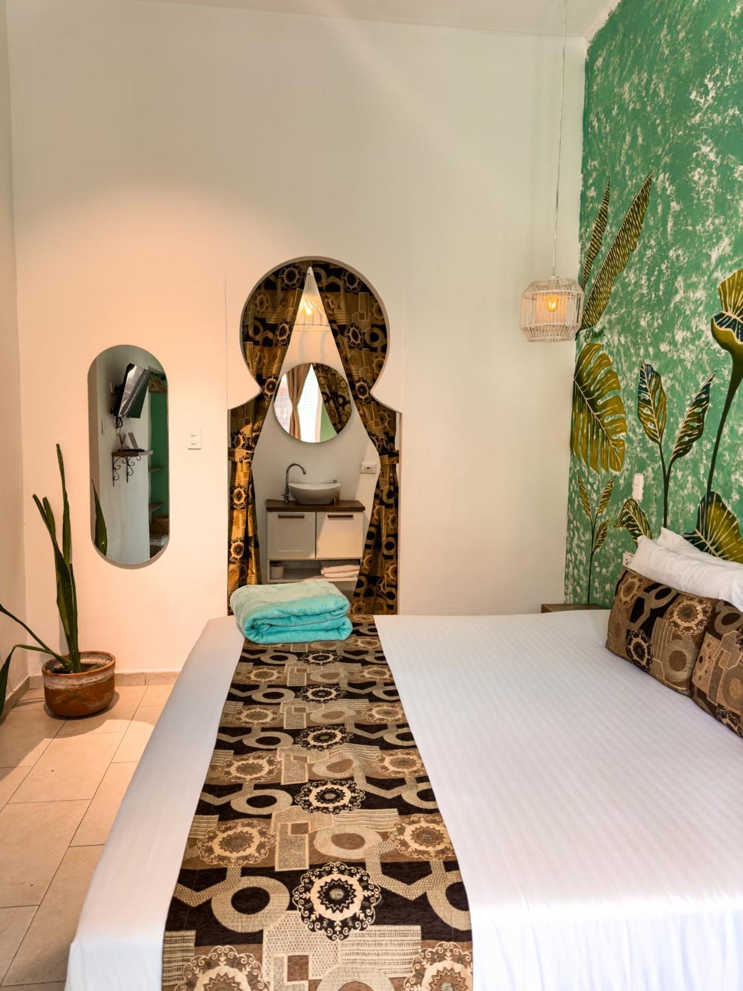 Casa Zahri Boutique Hostel Картахена Номер фото